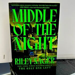 Riley Sager Middle of the Night (Hardback)